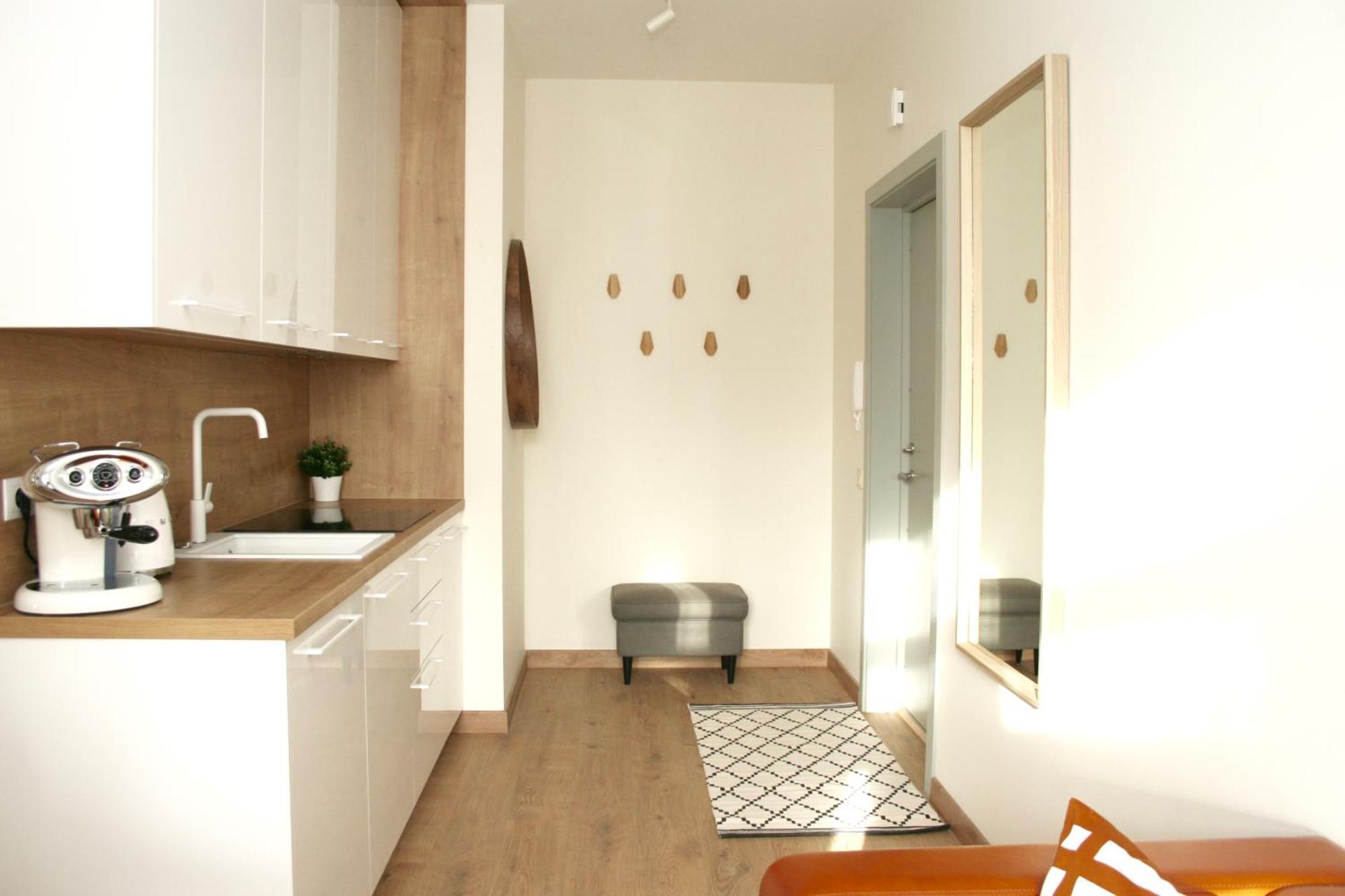 Elegant Apartment *